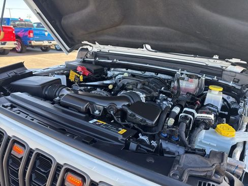Used 2024 Jeep Gladiator Mojave w/ Convenience Group AWD/4WD image 28