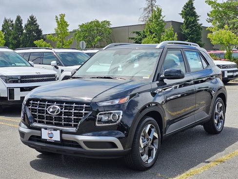 Used 2025 Hyundai Venue SEL image 3