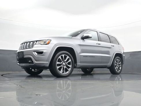 Used 2018 Jeep Grand Cherokee Overland AWD/4WD image 21