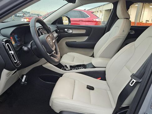 Used 2024 Volvo XC40 B5 Plus w/ Protection Package Premier AWD/4WD image 9