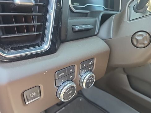 Used 2023 GMC Sierra 1500 Denali w/ Denali Reserve Package AWD/4WD image 14