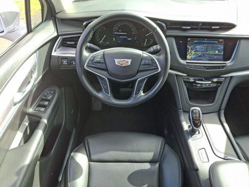 Used 2018 Cadillac XT5 Luxury w/ LPO, Wheel Lock Package image 11