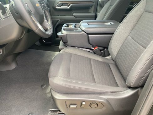 Used 2022 Chevrolet Silverado 1500 LT AWD/4WD image 34