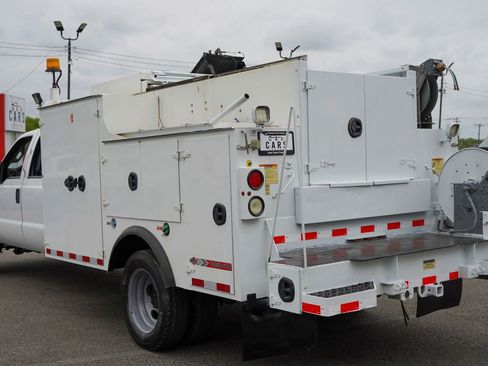 Used 2016 Ford F550 4x4 Crew Cab Super Duty image 5