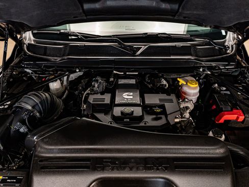 Used 2024 RAM 3500 Laramie w/ Night Edition image 31