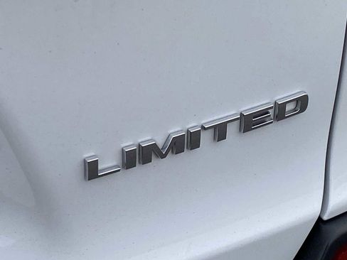 Used 2019 Jeep Cherokee Limited image 26