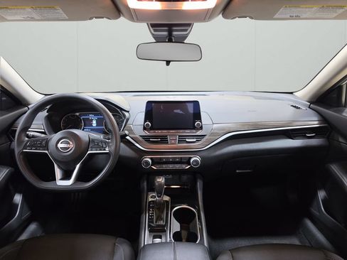 Used 2024 Nissan Altima 2.5 SV AWD/4WD image 17
