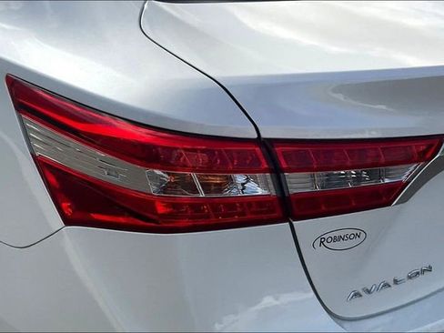 Used 2013 Toyota Avalon Limited image 29