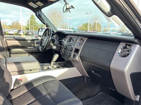 Used 2017 Ford Expedition XLT image 35