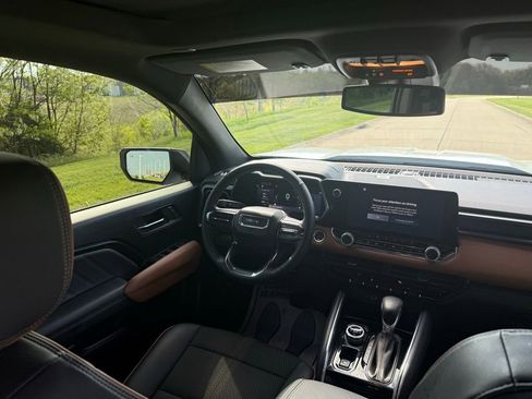 Used 2024 GMC Canyon AT4 w/ AT4 Premium Package AWD/4WD image 15