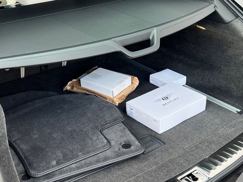 Used 2025 Bentley Bentayga image 21