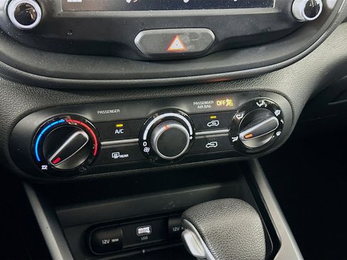 Used 2025 Kia Soul LX w/ LX Technology Package image 22