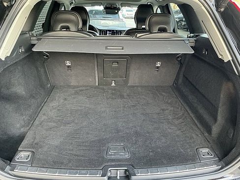 Certified 2021 Volvo XC60 T6 Momentum image 18