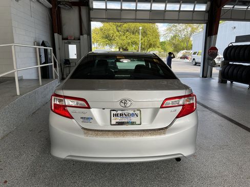 Used 2014 Toyota Camry LE image 7