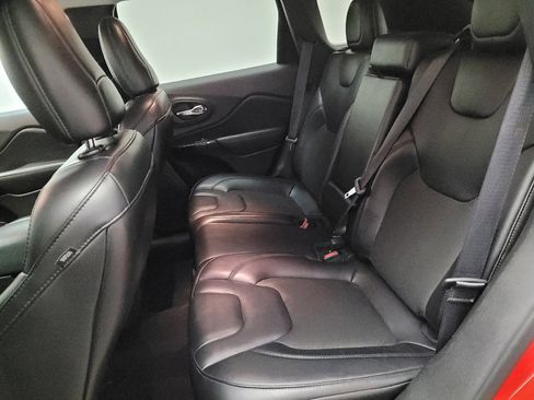 Used 2021 Jeep Cherokee Latitude Plus FWD image 18
