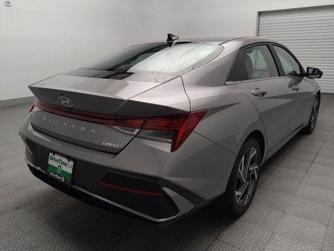 Used 2024 Hyundai Elantra Limited FWD image 9