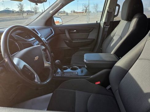 Used 2017 Chevrolet Traverse LT w/ Style and Technology Package image 10