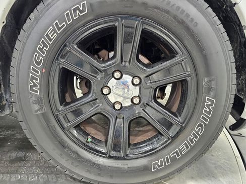 Used 2015 RAM 1500 Limited AWD/4WD image 9