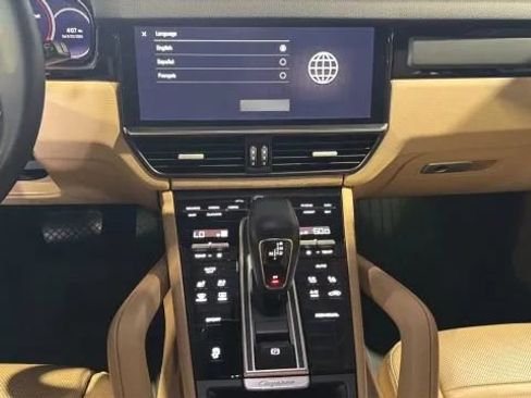 Used 2023 Porsche Cayenne AWD/4WD image 31