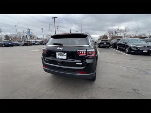 Used 2025 Jeep Compass Latitude image 7