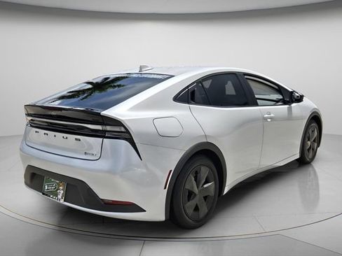 Used 2025 Toyota Prius Plug-In Hybrid FWD image 7