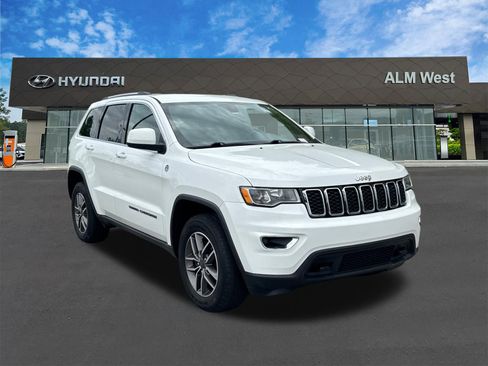 Used 2020 Jeep Grand Cherokee Laredo w/ Quick Order Package 2BN North AWD/4WD image 3
