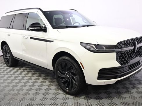 New 2026 Lincoln Navigator Reserve AWD/4WD image 8