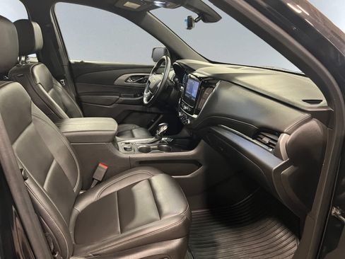 Used 2023 Chevrolet Traverse LT w/ LT Premium Package AWD/4WD image 19