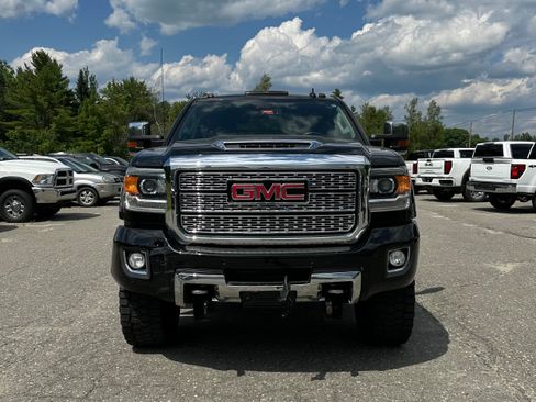 Used 2018 GMC Sierra 2500 Denali w/ Duramax Plus Package AWD/4WD image 8