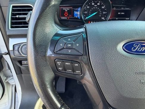 Used 2017 Ford Explorer XLT w/ Equipment Group 202A FWD image 15