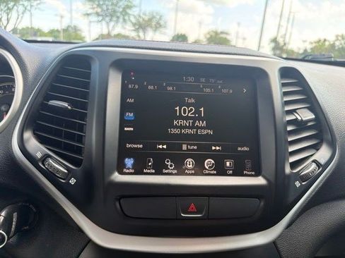Used 2016 Jeep Cherokee Trailhawk AWD/4WD image 28