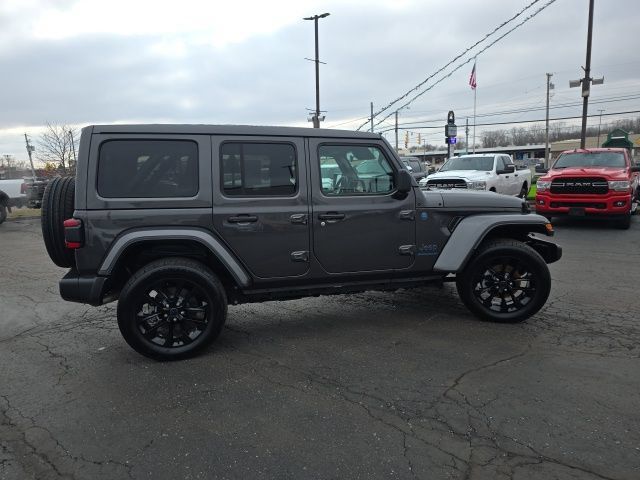 Used 2025 Jeep Wrangler Unlimited Sahara w/ Safety Group AWD/4WD image 7