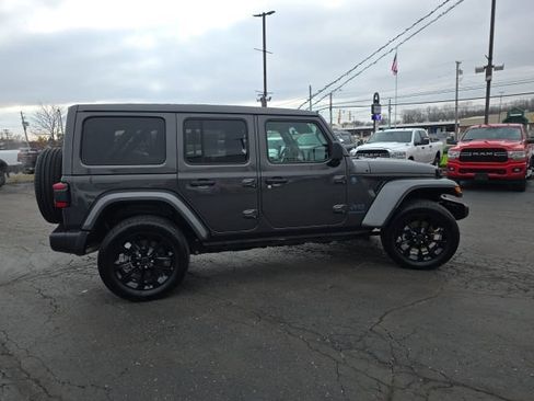 Used 2025 Jeep Wrangler Unlimited Sahara w/ Safety Group AWD/4WD image 7
