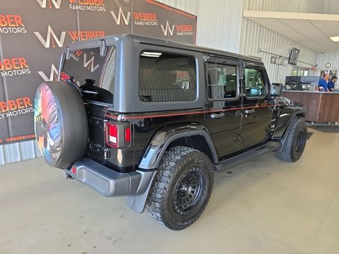Used 2019 Jeep Wrangler Unlimited Sahara w/ Uconnect 4C Nav & Sound Group AWD/4WD image 5