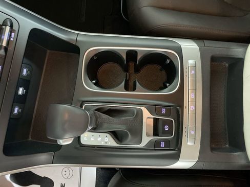 Used 2024 Kia Carnival LX image 27