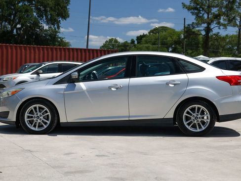 Used 2016 Ford Focus SE FWD image 3
