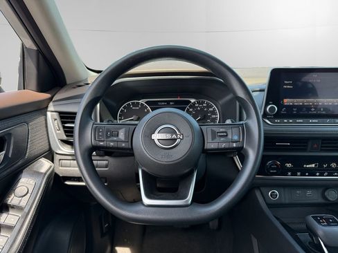Used 2023 Nissan Rogue SV AWD/4WD image 12