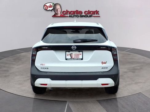 Used 2025 Nissan Kicks SV AWD/4WD image 4