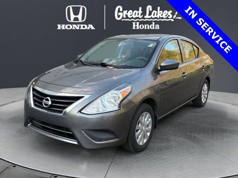Used 2016 Nissan Versa S FWD image 2