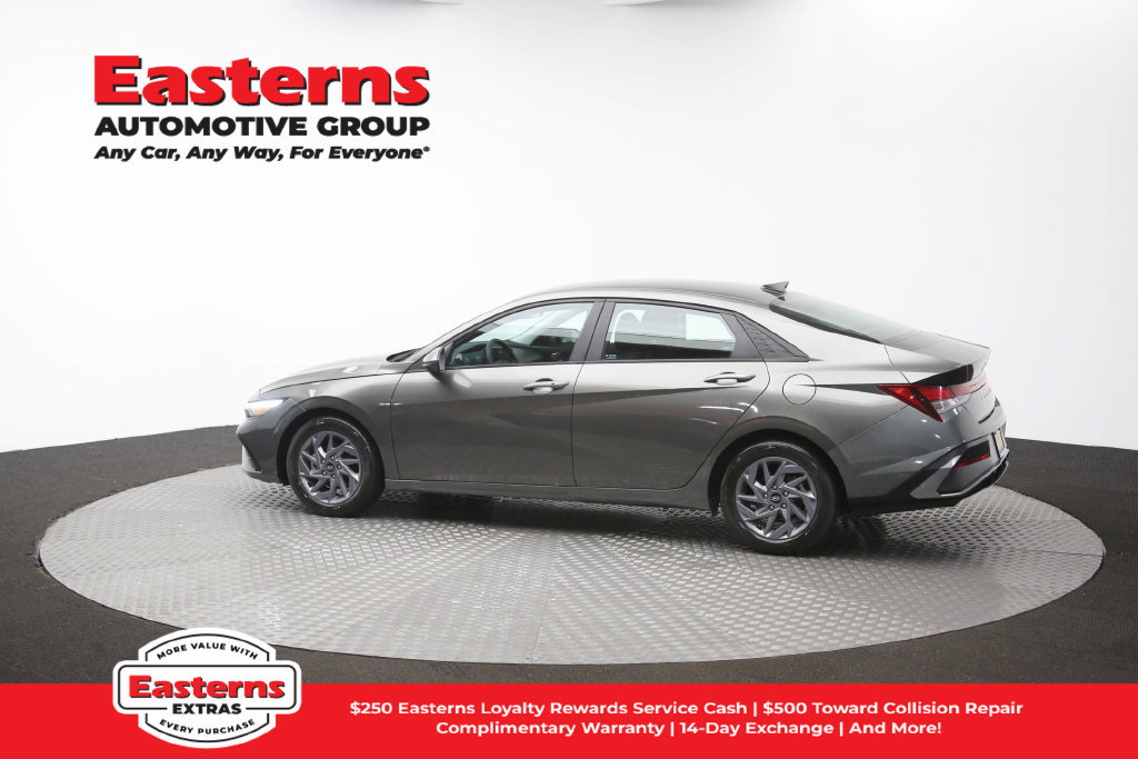 Used 2024 Hyundai Elantra SEL FWD image 61