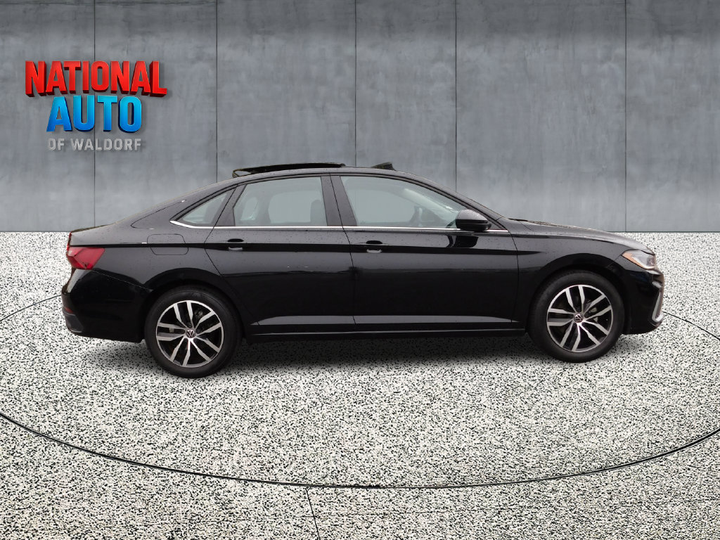 Used 2026 Volkswagen Jetta SE FWD image 4