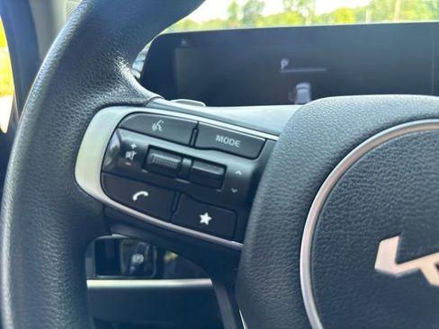 Used 2023 Kia Sportage LX image 11