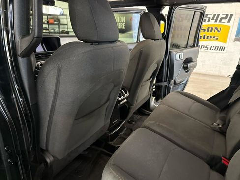 Used 2024 Jeep Wrangler Unlimited image 33