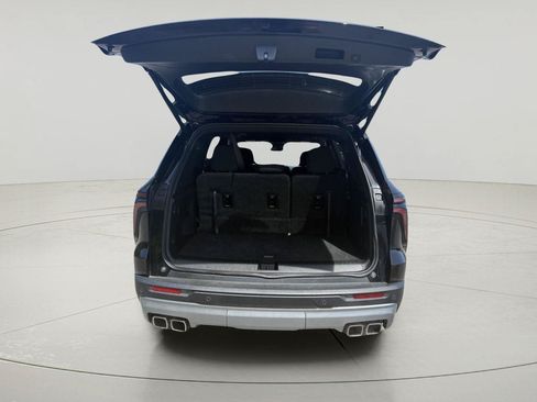 Used 2025 Chevrolet Traverse LT AWD/4WD image 9