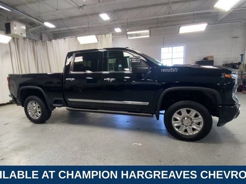 Used 2025 Chevrolet Silverado 3500 High Country AWD/4WD image 2
