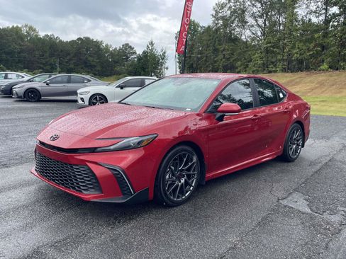 Used 2026 Toyota Camry SE FWD image 5
