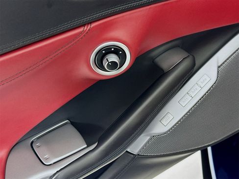 Used 2020 Ferrari Portofino image 13