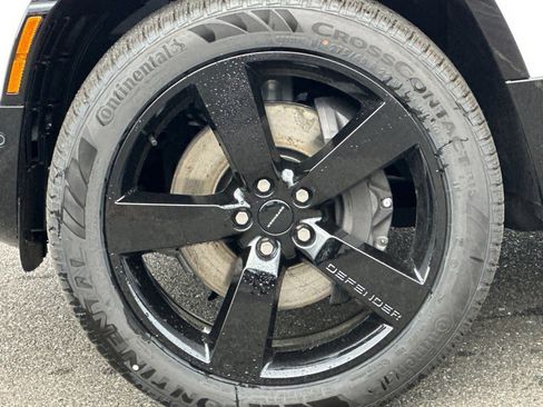 New 2026 Land Rover Defender 130 X-Dynamic SE image 12