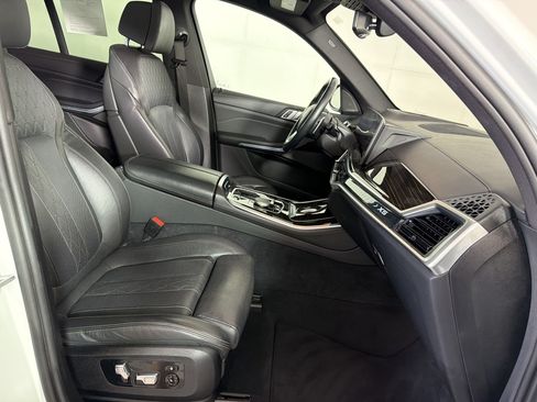 Used 2025 BMW X5 xDrive50e AWD/4WD image 25