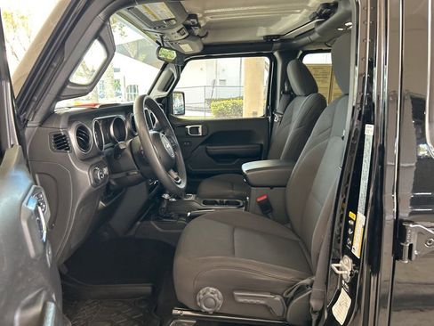 Used 2023 Jeep Gladiator Sport image 5
